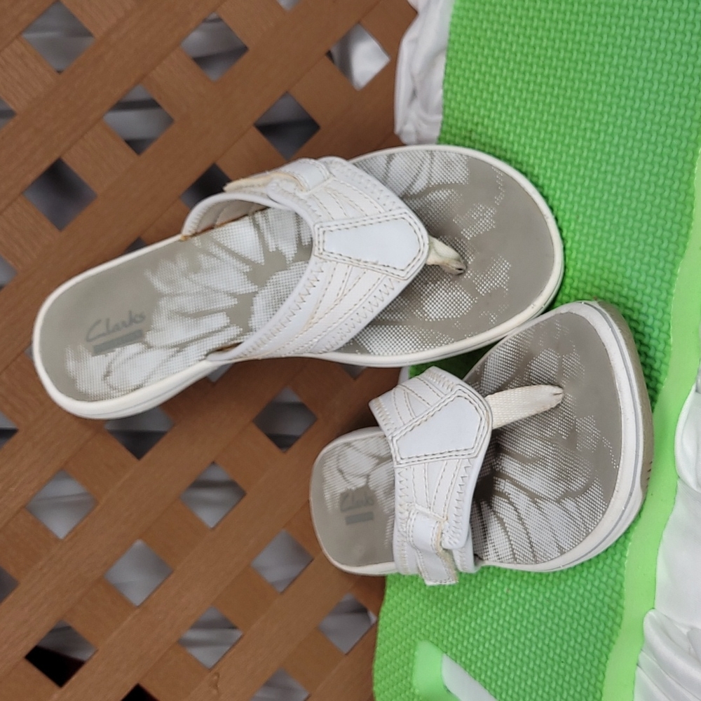 Clark's White Sandals (7)
